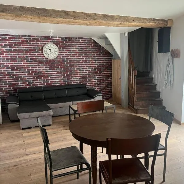 Petite maison de village – hotel w mieście Saint-Jean-sur-Mayenne