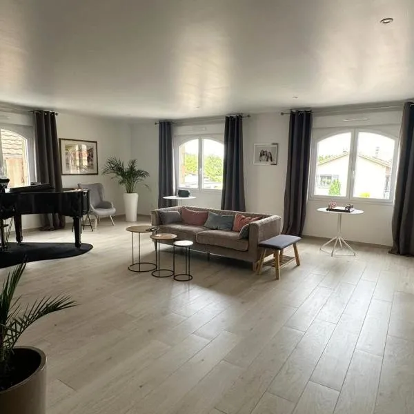 L'Obsidienne Chambres d'Hôtes โรงแรมในVirecourt