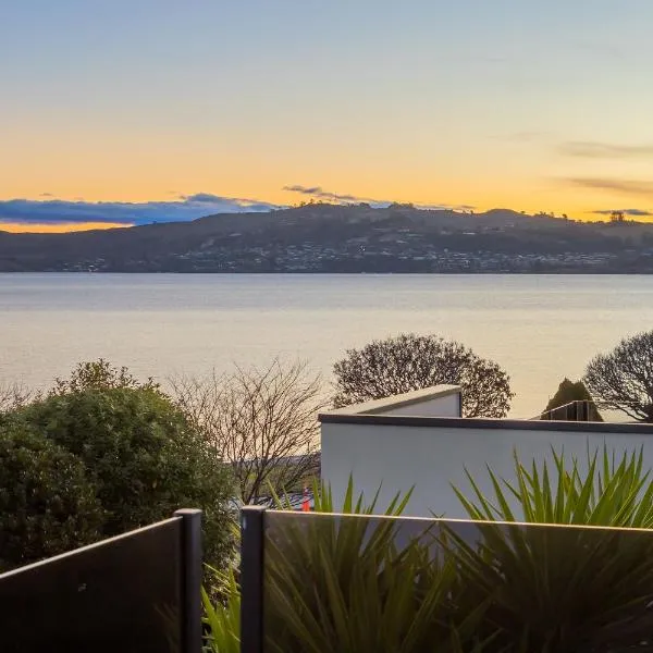 Gather Taupo - Lakeview - Spa Pool, hotel v mestu Taupo