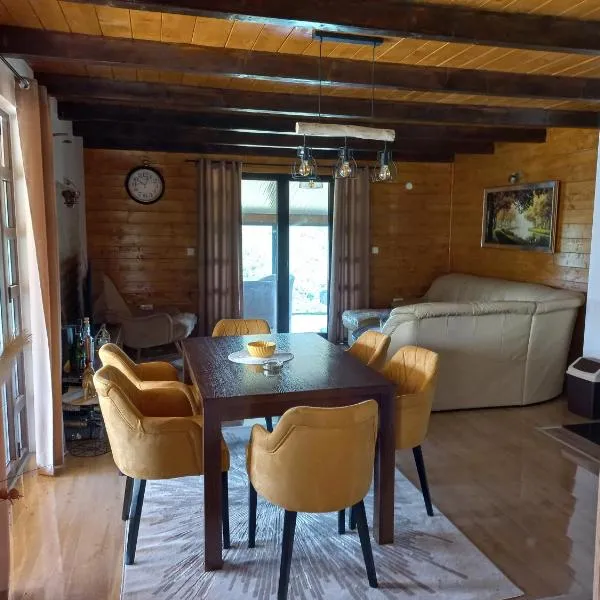 Apartman 1 nase brdo, khách sạn ở Guča