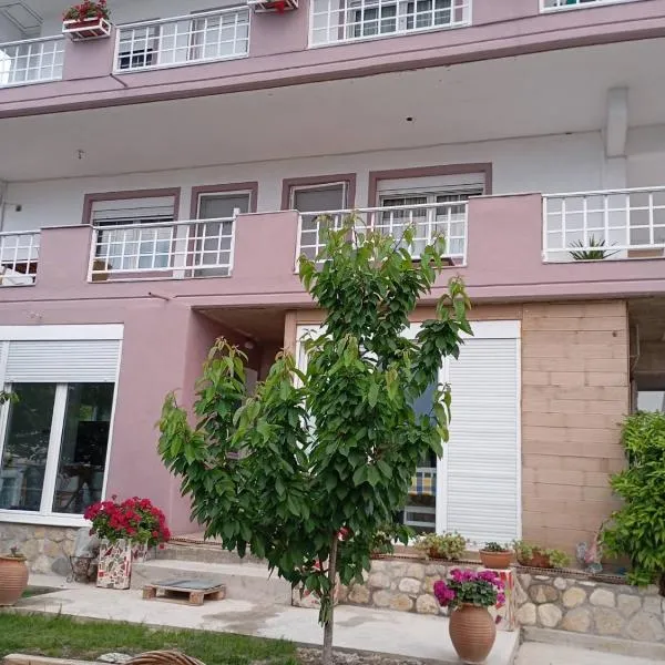 DOM RASPALOZEN NI DALEKO OT MORE I PRIRODi, hotel in Kriopigi