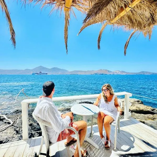 Milos Island-Cavo Paradiso TWIN SIDE SEA VIEW-STUNNING SUNSET VIEW, hotel em Kástron