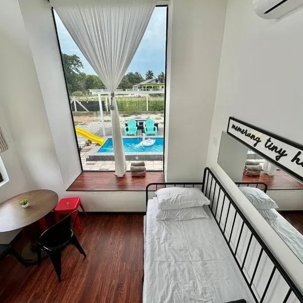 Memerang Tiny House & Pool near Merang Jetty، فندق في سيتو