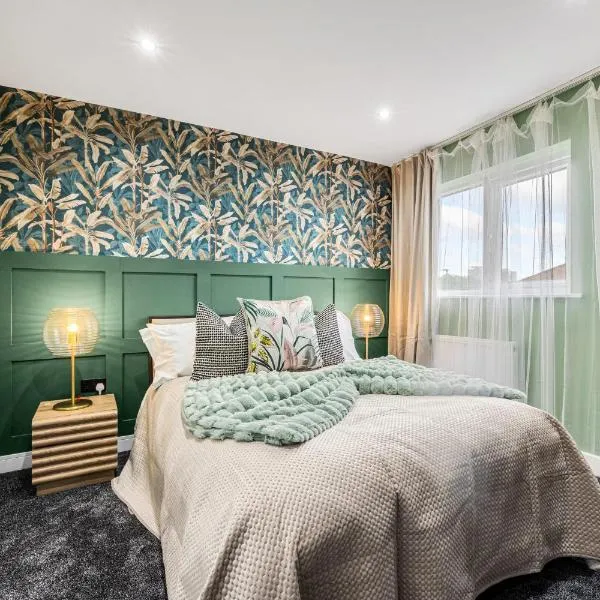Amazonian Luxury Family Home MCR City Centre Etihad Free Parking, hotel v Manchesteru