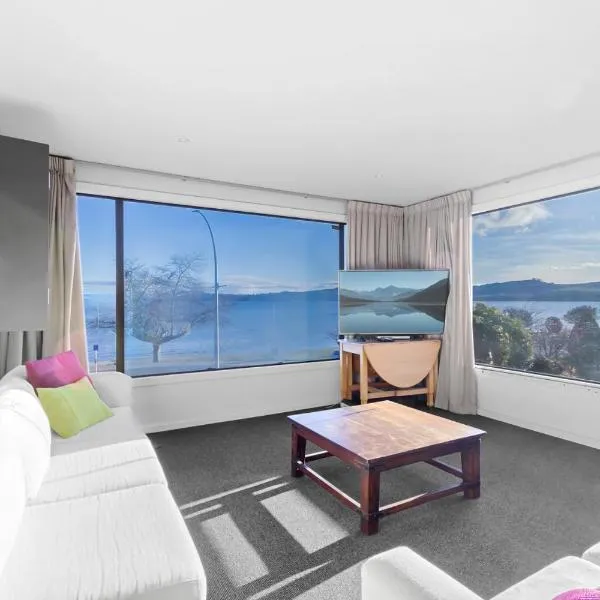 Gather Taupo - Lakefront Homes - Spa Pool, hotel v destinaci Taupo