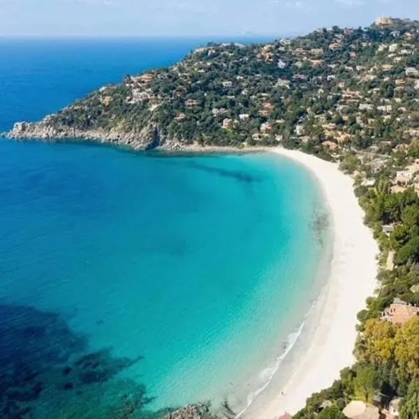 Bella Vita 300m dalla spiaggia, hotel in Torre delle Stelle