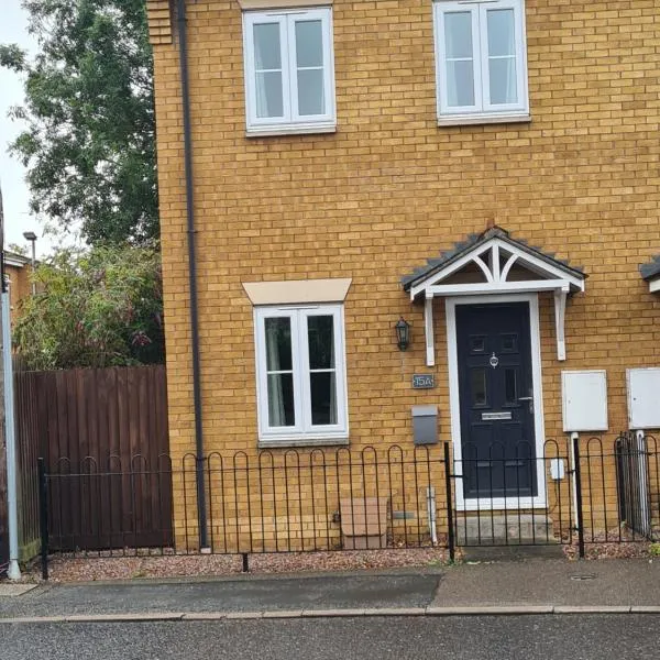 2 bedroom house Admiral Court,朗薩頓的飯店