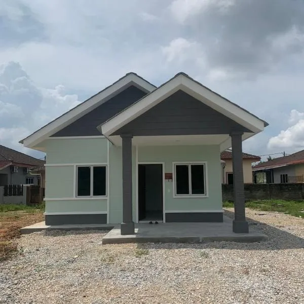 HOMeSTAY DAMIA - Islam Homestay Only, hotel v destinaci Teluk Intan