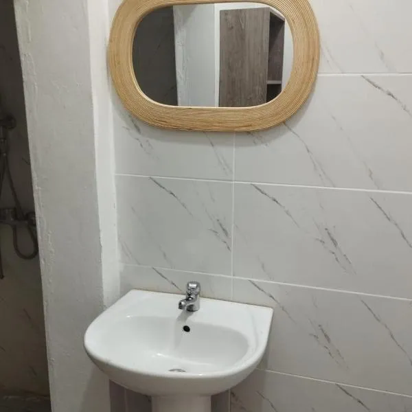 Residence jaune, hotel in Dzaoudzi