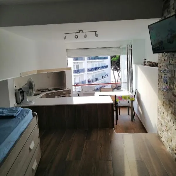 Estudio la Pineda playa, hotel v destinácii La Pineda