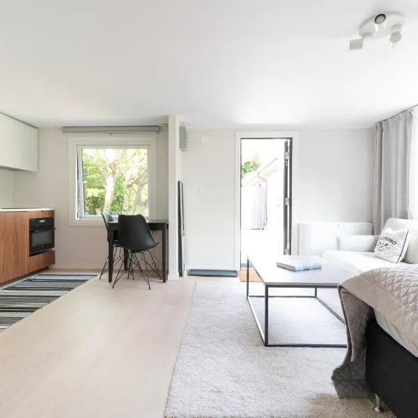 Falsterbo Guesthouse - Modern Comfort with Private Patio, hotel in Skanör med Falsterbo