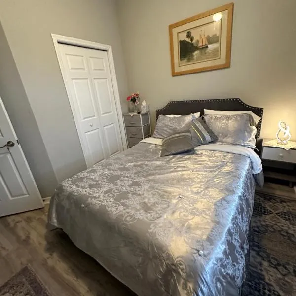 Quiet room in a family home, hotel in Lehigh Acres