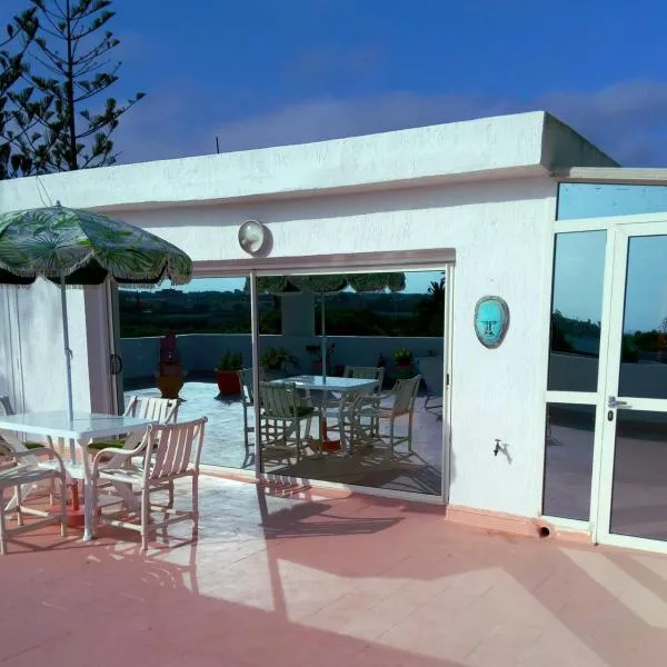 Skhirat terrace apartment at the beach, hotel a Skhirat