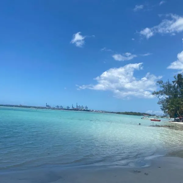 Guest House A&H - Boca Chica Beach & Airport, Hotel in Boca Chica