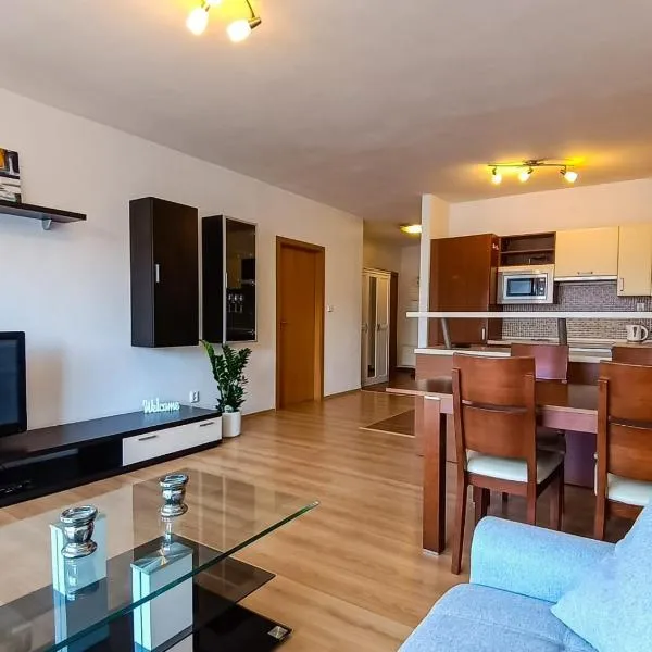 Modern flat, balcony, garage, hotel v destinaci Karlova Ves