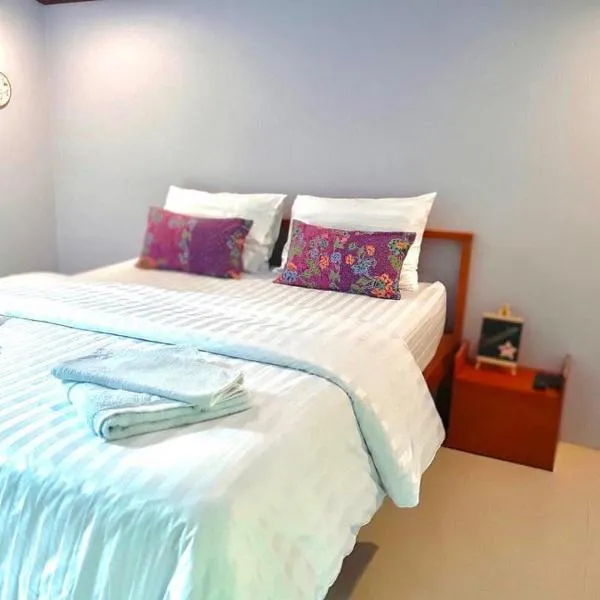 รรินธารา รีสอร์ท, hotel u gradu Ban Bang Khan