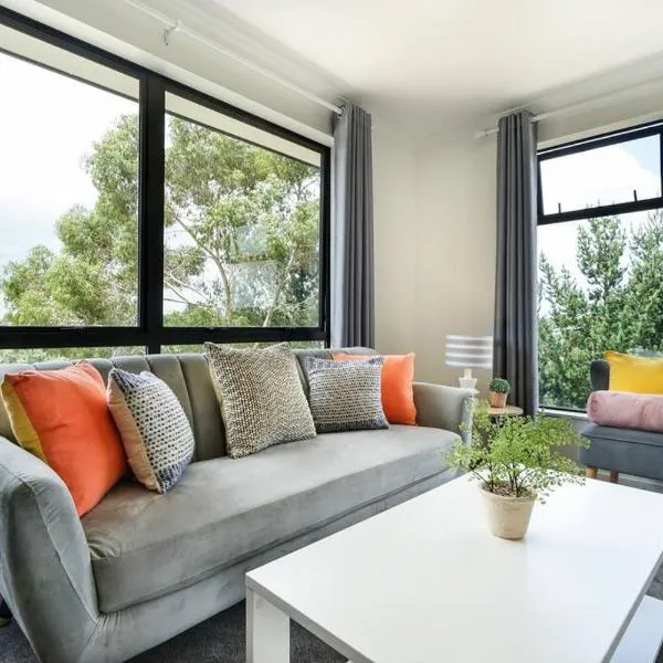 Riverview Retreat-4 bedrooms Brand New House In Hamilton, hotel in Hamilton