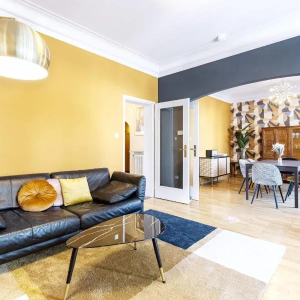 Elegant 1BR Retreat with Patio Near Kirchberg, hotelli Luxemburgissa