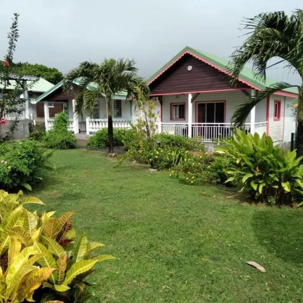 Bungalow ROUGE, hotel v destinaci Capesterre-Belle-Eau