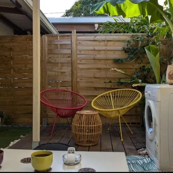 Le Patio Fleuri - Studio et terrasse privé à Cayenne, hotel in Cayenne