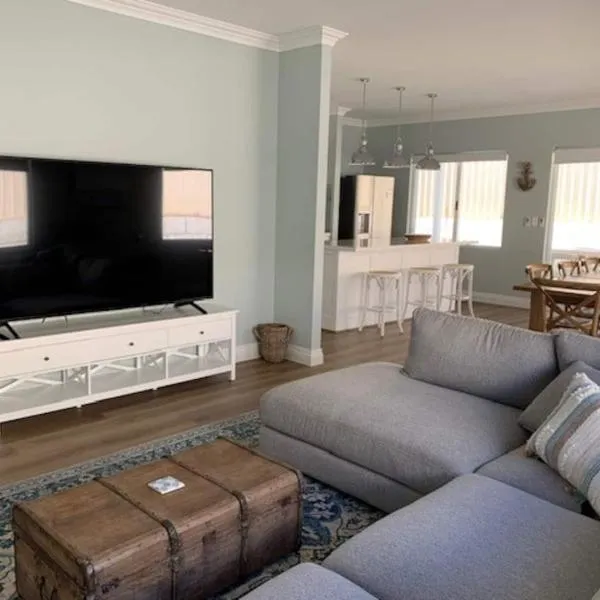 Viesnīca Just Beachy by Swan BnB Management pilsētā Carey Park