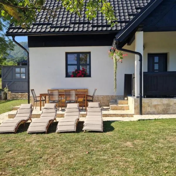 Plitvice Apis, hotel in Korenica