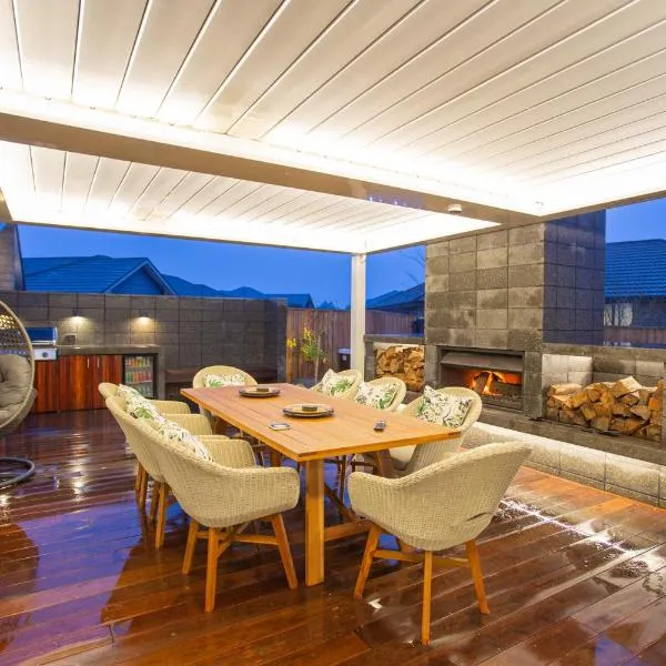 Luxury Spa, Outdoor Fireplace & Games Room - Sleeps 10, 18 mins from CHC Airport, hotel en Prebbleton
