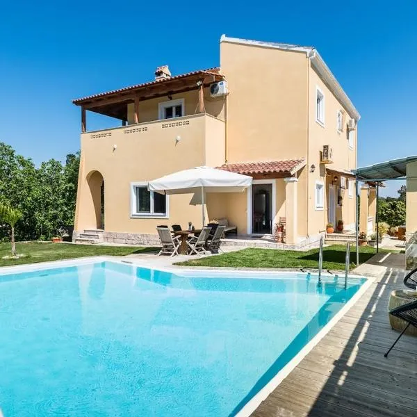 Villa Anastasia with Private Pool & Outdoor Spa Tub, hotel in Agios Ioannis