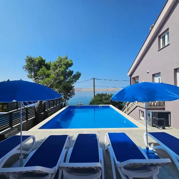 Beachfront Apartments Baricevic with Pool, hotel din Cesarica