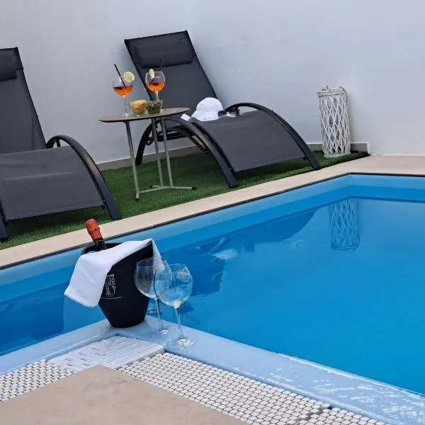 VILLA PERLA del SALENTO con piscina, hotel in Lido Marini