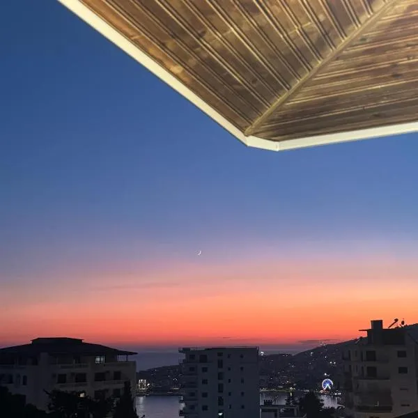 The White Troy, hotell sihtkohas Sarandë