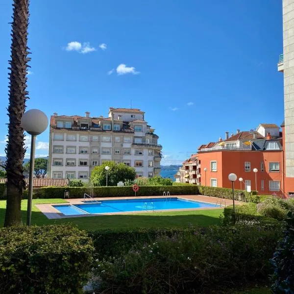 Apartamento en SANXENXO CON PISCINA, hotel din Sanxenxo