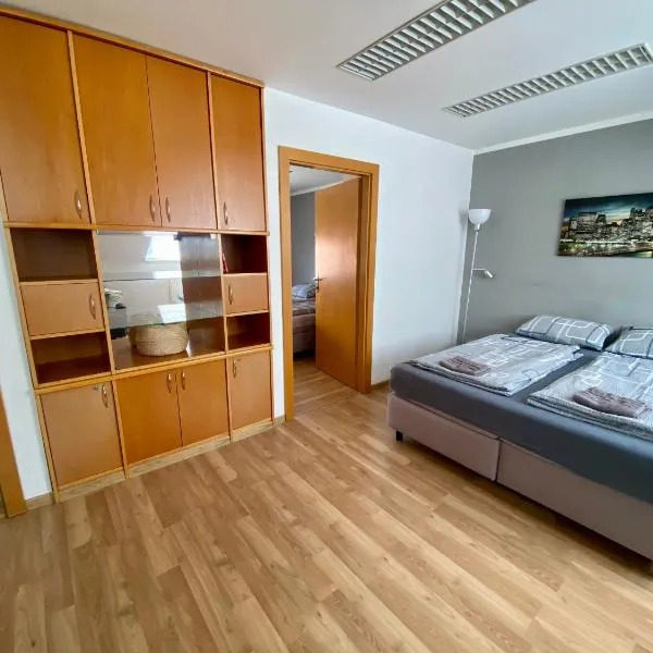 3-Bedroom apartment in Rajhrad, with kitchen, 2 bathrooms, parking, hotel in Rajhrad