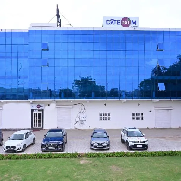 Date Palm Hotel, hotel in Gurgaon