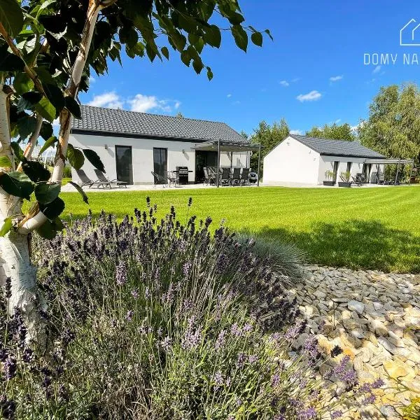 Domy na polanie- Szarotka, Hotel in Wolany