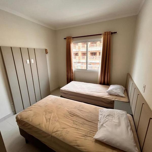 572 - Apartamento 2 dormitórios na praia de Bombas - Foto 2