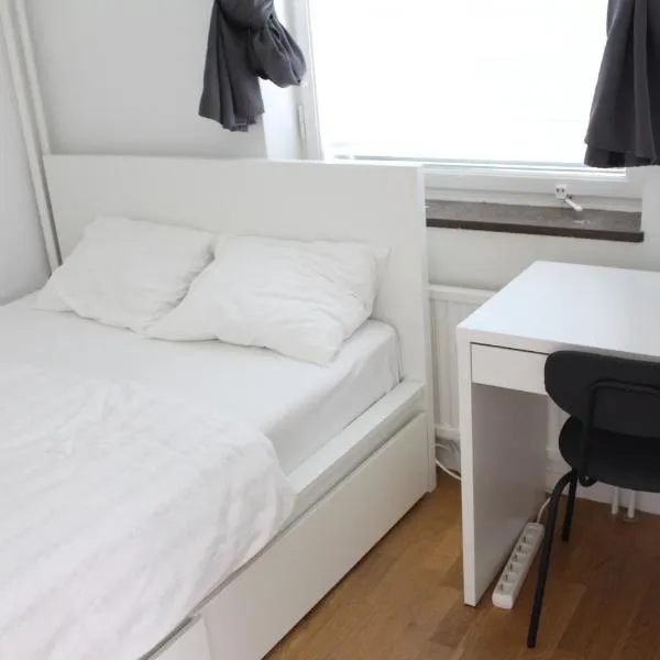 Quiet Room in apartment, hotel v destinaci Gothenburg