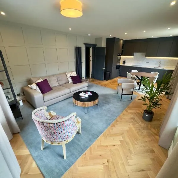 Macbeth's Corner - 2BR Luxury Apartment, Heart of Town, Parking, Sleeps 4, hotell sihtkohas Stratford-upon-Avon