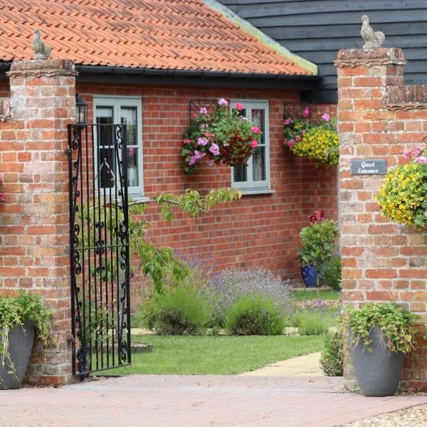 Grove Barn Bed and Breakfast, hotel di Harleston