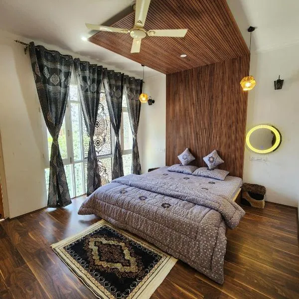 Serenity Inn home stay, хотел в Сринагар