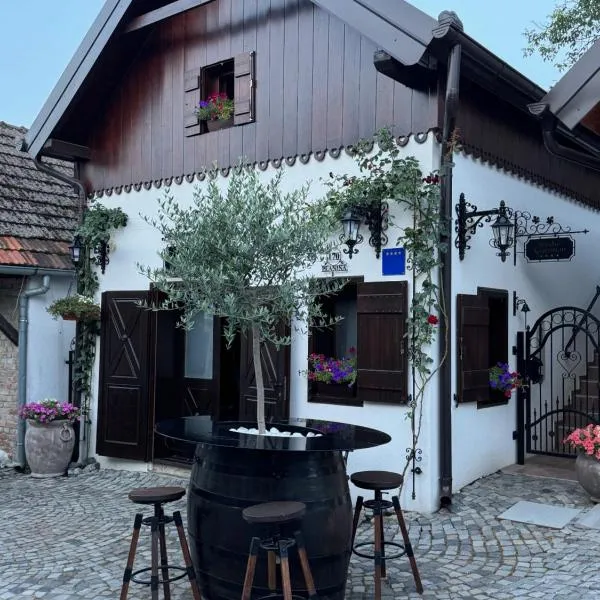 Studio apartman & Wine House ONDINE, hotel v destinaci Zmajevac