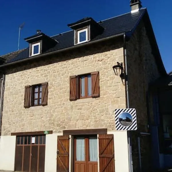 Maison au cœur d'un petit village, hotel v destinaci Goutrens