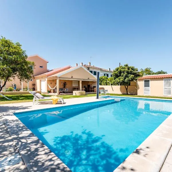 Villa Laranja-Limao - NEW，位于阿泽陶的酒店