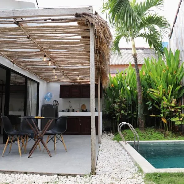 Private Pool Bungalow Villa with Garden and Parking near Canggu, Hotel in Dalung