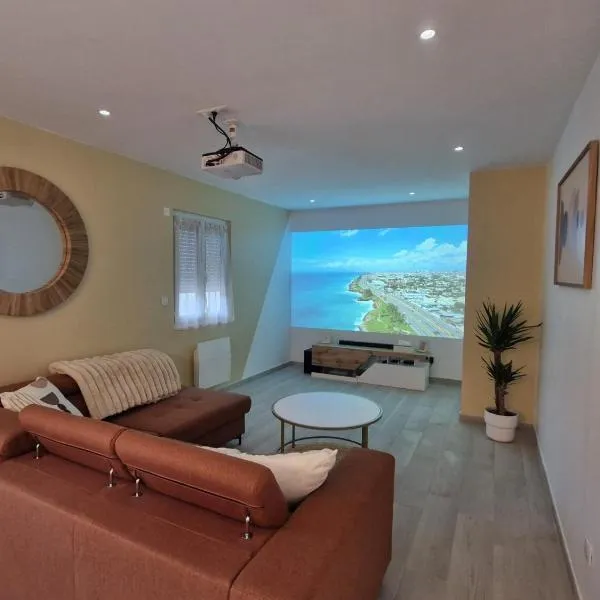 Chill House - Maison 2 chambres - Option Jacuzzi, hotel in Chevannes