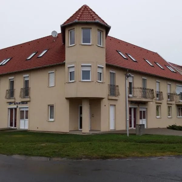 Éva Apartman, hotel in Csebény