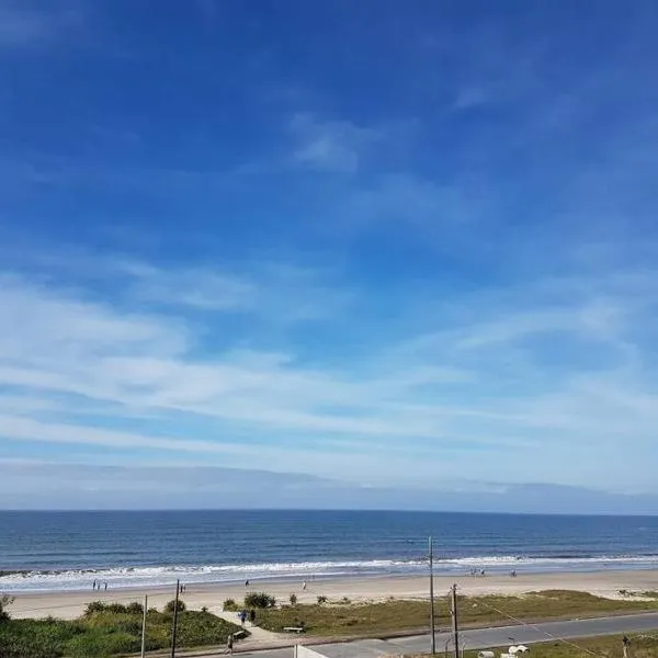 Ensolarado apto com vista para o mar, hotel in Matinhos