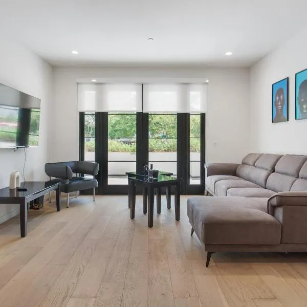West Side Prime Location 2 Bedroom with Pool, hotel in Los Angeles