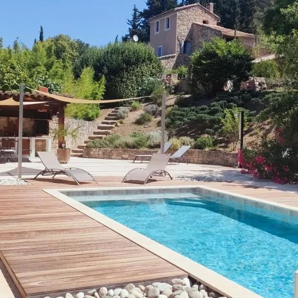Cyprès du château, hotel v destinaci Le Barroux