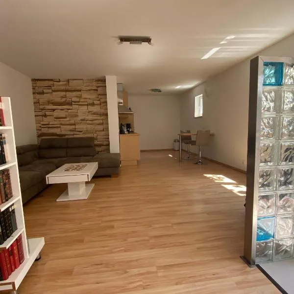 Ferienwohnung an den Weinbergen, hotel in Essenheim